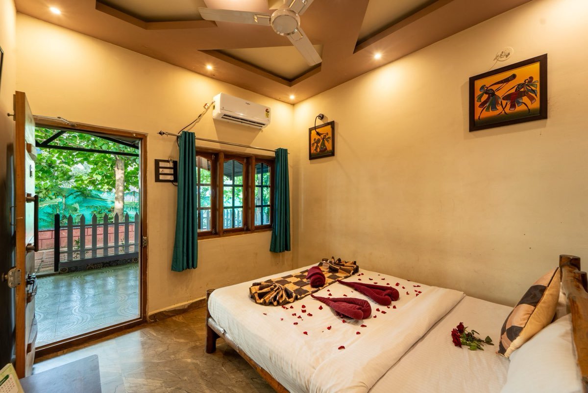Couple room opening onto a sit-out