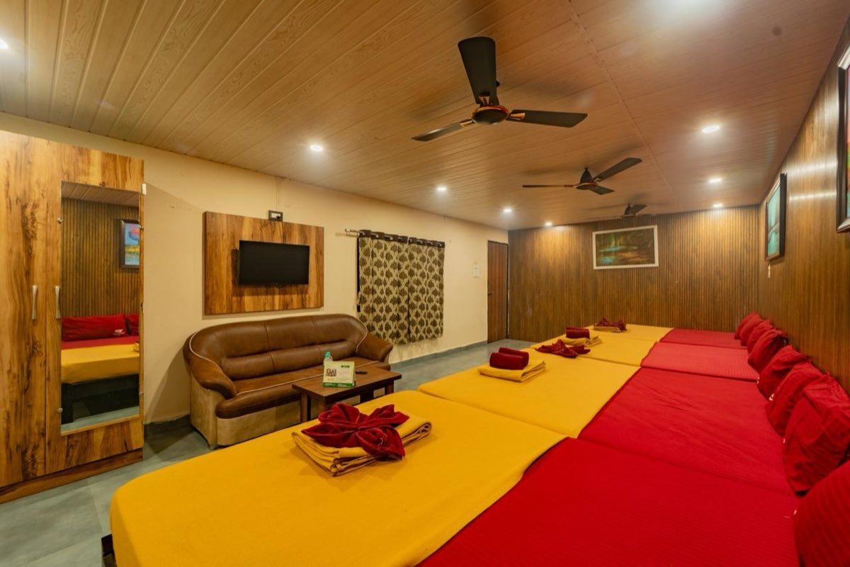 Spacious family room with multiple beds and a sofa at River Point