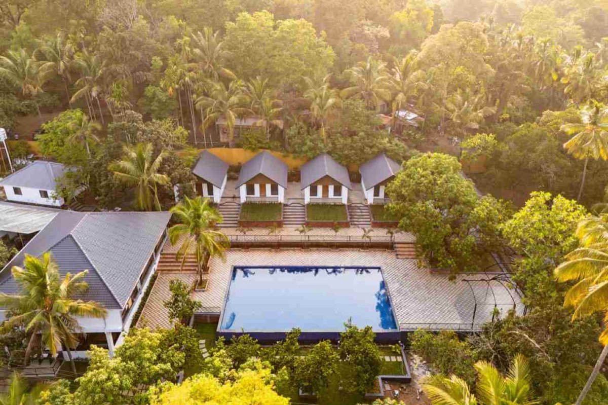 Swimming pool at Vanatara Inn