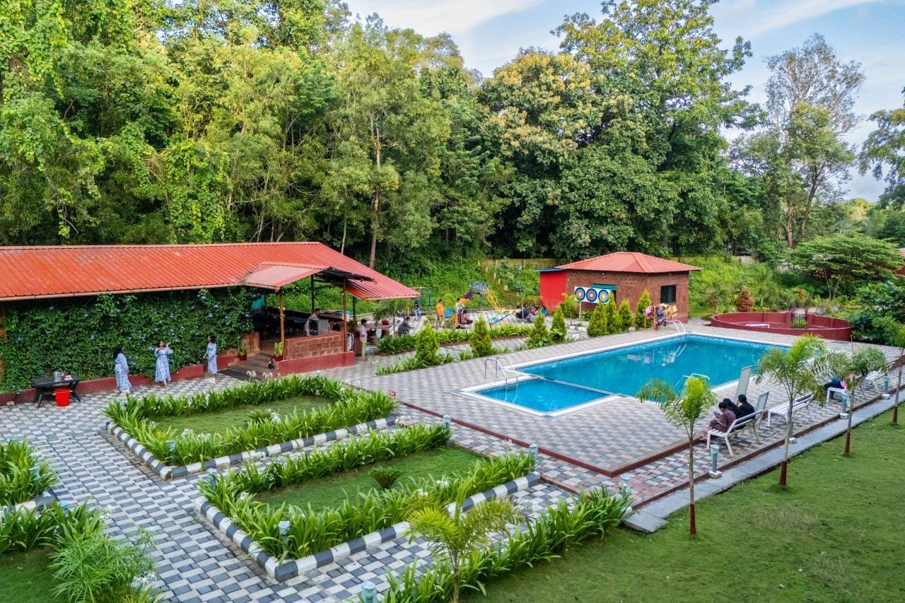 Swimming pool, dining pavilion and lawns at Wild Wings